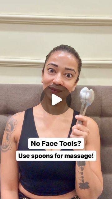 Face Yoga by Prriya Khandelwal on Instagram: "𝗡𝗼 𝗙𝗮𝗰𝗲 𝗧𝗼𝗼𝗹𝘀? ⁣
No problem! Try this simple yet effective spoon massage with gentle to medium pressure. ⁣
⁣
Why?⁣
⁣
	𝟭.	𝗜𝗺𝗽𝗿𝗼𝘃𝗲𝗱 𝗖𝗶𝗿𝗰𝘂𝗹𝗮𝘁𝗶𝗼𝗻: The cool metal of the spoon helps stimulate blood flow to the skin, which can enhance circulation, leading to a healthier, more radiant complexion.⁣
	𝟮.	𝗥𝗲𝗱𝘂𝗰𝗲𝗱 𝗣𝘂𝗳𝗳𝗶𝗻𝗲𝘀𝘀: The cooling effect of the spoons helps to constrict blood vessels and reduce swelling, making this technique particularly useful for puffy eyes or a bloated face.⁣
	𝟯.	𝗟𝘆𝗺𝗽𝗵𝗮𝘁𝗶𝗰 𝗗𝗿𝗮𝗶𝗻𝗮𝗴𝗲: Massaging with spoons can promote lymphatic drainage, helping to remove toxins and reduce fluid retention, which can improve skin tone and reduce puffiness.⁣
	𝟰.	𝗦𝗸𝗶𝗻 𝗧𝗶𝗴𝗵𝘁𝗲? Bloated Face, Facial Exercise, Face Massage Techniques, Face Tools, Face Care Tips, Facial Yoga, Reduce Swelling, Face Exercises, Skin Care Wrinkles