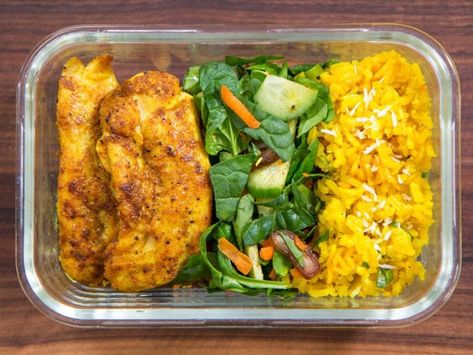 Curry Meal Prep, Chicken Curry Rice, Rice Meal Prep, Curry Tofu, Recipe With Chicken, Golden Rice, Peanut Salad, Prep Meals, Spiced Chicken