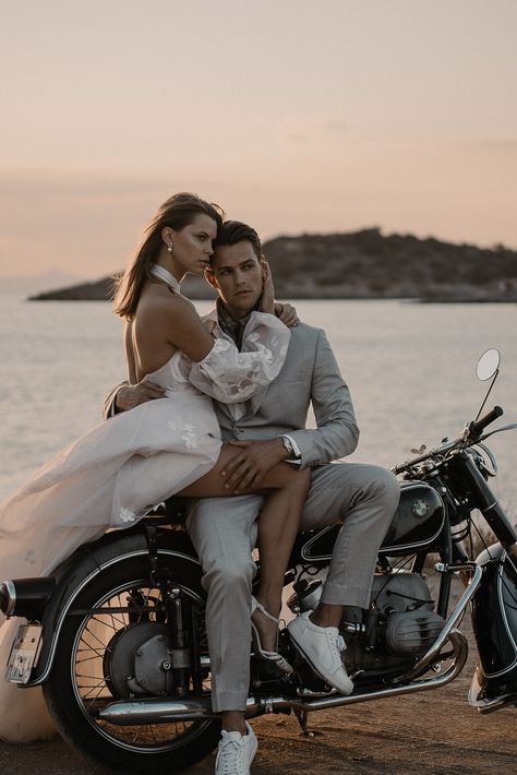 Wedding Dress On Motorcycle, Bride And Groom Motorcycle, Motorcycle Bride And Groom, Motorcycle Bride, Motorcycle Wedding Pictures, Wedding Motorcycle, Greek Sun, Motorcycle Wedding, Biker Wedding