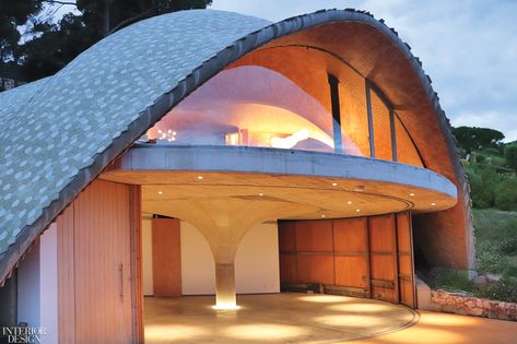 Nissen Hut, Desert Glamping, Super Adobe, Dome Houses, Eccentric Home, Quonset Hut Homes, Earth Sheltered Homes, Dome Homes, Dome Structure