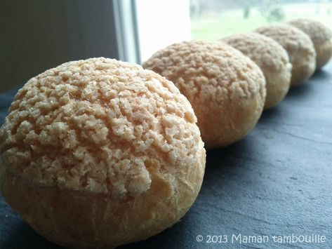 Enfin des choux faciles à réaliser et toujours bien ronds: les choux au craquelin de Michalak ! Etape 1: Préparation du craquelin pour les choux 40g de beurre coupé en petits morceaux 50g de cassonade 50g de farine Mélanger tous les ingrédients ensemble du bout des doigts pour former une boule de pâte. Etaler finement […] Choux Craquelin, Choux Buns, Mini Dessert, Bun Recipe, Biscuit Cookies, Special Cake, Eclairs, Mini Desserts, Sweets Treats