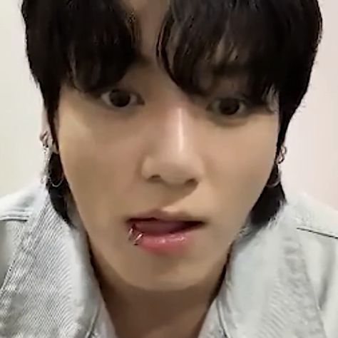 Jungkook Double Lip Piercing, Double Lip Piercing, Jungkook Piercing, Spider Bite Piercing, Jungkook Lq, Jungkook Seven, Jungkook Boyfriend, Two Lips, Lip Piercings