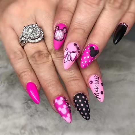 Guadalupe Ocaranza on Instagram: “Minnie Mouse nails for my friend @elena_catano . Love doing custom nails for my amazing clients! Thank you all for your support!! . . Used…” Black Disney Nails, Mickey Mouse Nail Design, Mouse Nail Art, Disney Themed Nails, Mickey Mouse Nail Art, Mouse Nails, Mickey Mouse Nails, Minnie Mouse Nails, Checkered Nails