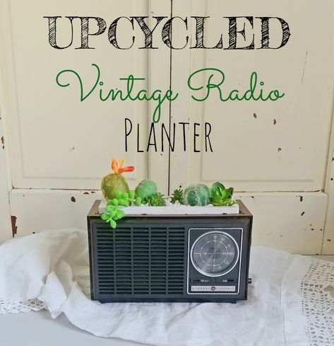 7 Days of Thrift Shop Flips - Day Seven - Upcycled Vintage Radio Old Radio Repurposed, Radio Casette, Repurposed Antiques, Mosaic Planters, Old Radio, Vintage Speakers, Patio Projects, Ceiling Fan Blades, Old Radios