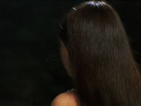 Olivia Hussey in Romeo and Juliet (1968) Actresses With Brown Hair, Romeo And Juliet 1968, Actresses With Black Hair, Juliet 1968, Lyanna Stark, Juliet Capulet, Leonard Whiting, Hair Gif, Nick Drake