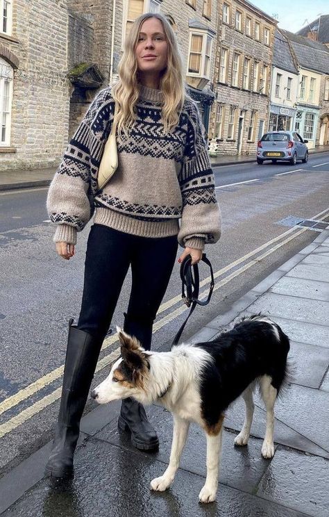 Winter Rainy Day, Winter Rainy Day Outfit, Jessie Bush, Knitwear Inspiration, Norwegian Sweater, Nordic Sweater, Fair Isle Sweater, Mode Inspo, Rainy Day Outfit