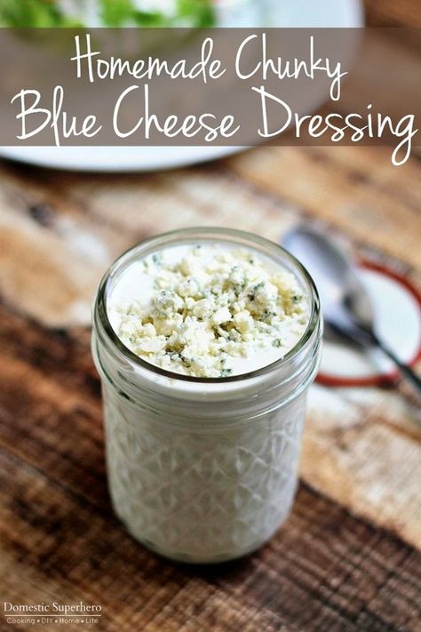 The Best Ever Homemade Chunky Blue Cheese Dressing - cool, creamy, tangy, and chunky blue cheese - SO easy and SO delicious! Zax Sauce, Copycat Outback, Coconut Vinegar, Blue Cheese Dressing Recipe, Chipotle Ranch, Creamy Jalapeno, Diy Easy Recipes, Wedge Salad, Salad Dressing Recipes Homemade