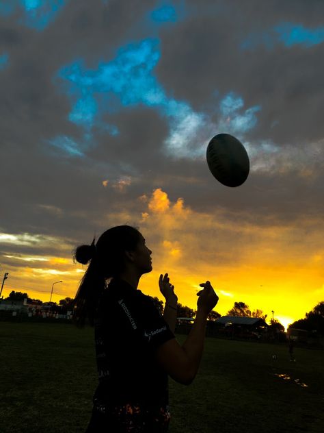 Touch Football Aesthetic, Female Rugby Aesthetic, Womens Rugby Aesthetic, Rugby League Aesthetic, Women’s Rugby, Girls Rugby Aesthetic, Rugby Aesthetic Girl, Rugby Girl Aesthetic, Rugby Aesthetic Wallpaper