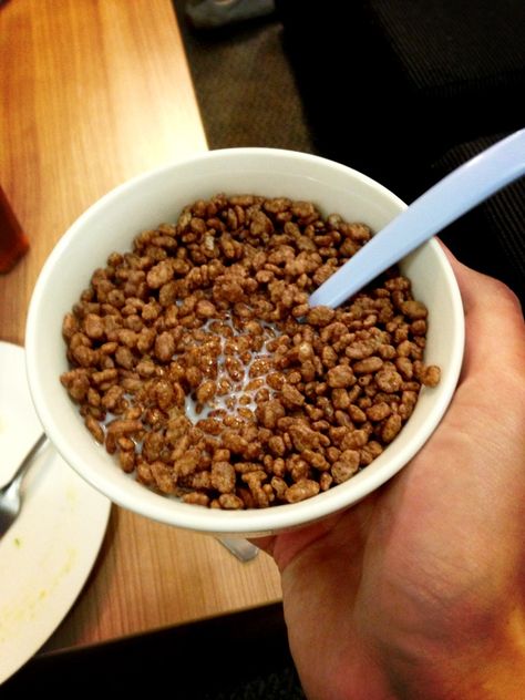 can't beat a bowl of coco pops 👍 Coco Pebbles, Cocoa Pebbles, Coco Pops, Pebbles Cereal, Breakfast Bowls, Cereal Pops, Recipe Of The Day, A Bowl, Short Stories