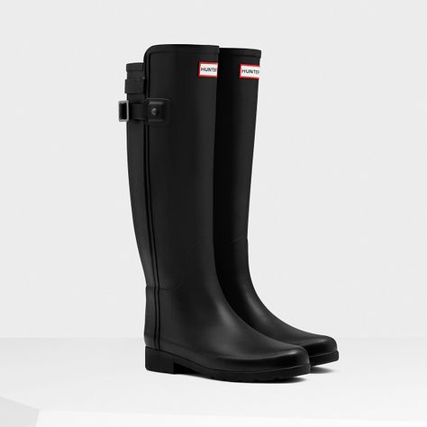 New this season. Introducing the Original Refined boot, a more tailored silhouette that's perfect for rainy days in the city. Shop now on hunterboots.com Womens Hunter Boots, Hunter Boots Outfit, Wellies Boots, Boating Outfit, Hunter Rain Boots, Boot Straps, Wellington Boots, Walking Boots, Rubber Boots