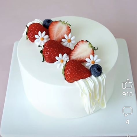 Fresh Fruit Cake Decoration Ideas, Fresh Fruit Cake Design, Lychee Cake, Korea Cake, Chocolate Fruit Cake, Fruit Cake Design, Bolo Red Velvet, Fresh Fruit Cake, Cake Fruit