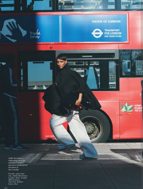 City Shoot, London Transport, Vogue Uk, London Street, British Vogue, Street Photo, City Style, London Travel, London City