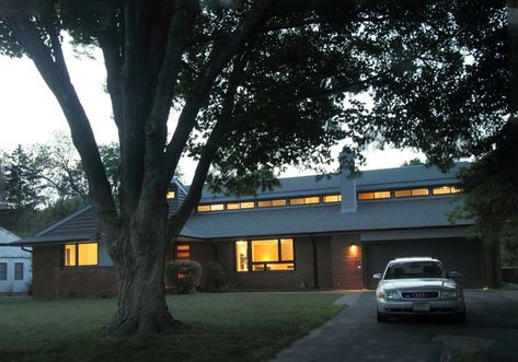 Second Story Addition Ranch, Ranch House Additions, Ranch Addition, Midcentury Ranch, Second Floor Addition, Front Of Home, Second Story Addition, Modern Lodge, Butterfly Roof