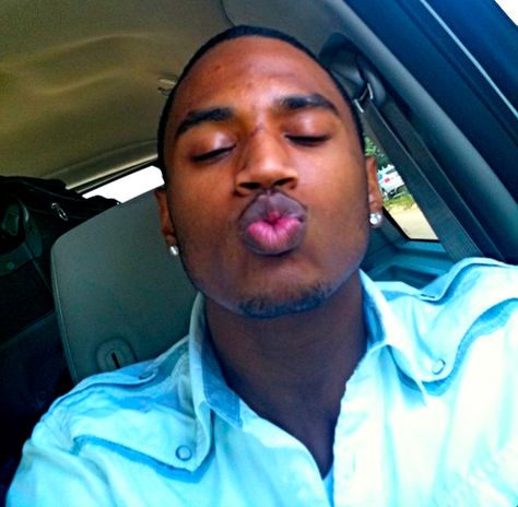 Trey songz *kiss kiss* Trey Songz Shirtless, Trey Songs, Kiss Meme, Kiss Meaning, Kiss Funny, Nle Choppa, Kiss Face, Chris Brown Videos, Blowing Kisses