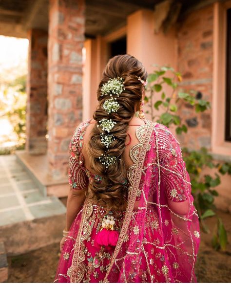 Indian Hair Braids Hairstyles, Side Tikka Hairstyles, Choti Hairstyle For Lehenga, Mylanchi Outfit, Haldi Hairstyle, Tikka Hairstyle, Engagement Hair, Reception Hairstyles, Bridal Hairstyle Indian Wedding