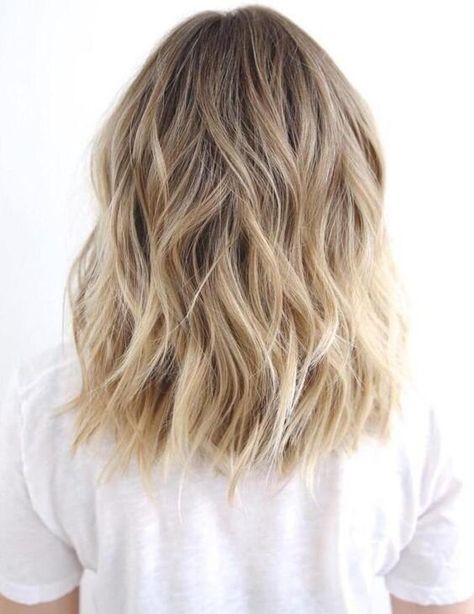 Wavy Highlights, Wavy Layered Hair, Beachy Waves Hair, Medium Shag, Blonde Ombre Balayage, Medium Shag Haircuts, Haircut Medium, Kadeřnické Trendy, Blond Balayage