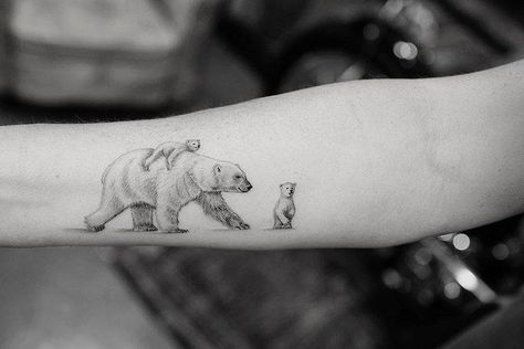 Momma bear and her cubs, for Danyel and her twin boys....also, learned that Polar bears typically give birth to twins Baby Memorial Tattoos, Polar Bear Tattoo, Cubs Tattoo, Twin Tattoos, Bear Tattoo Designs, Bear Tattoos, Mother Tattoos, Momma Bear, Sleeve Ideas