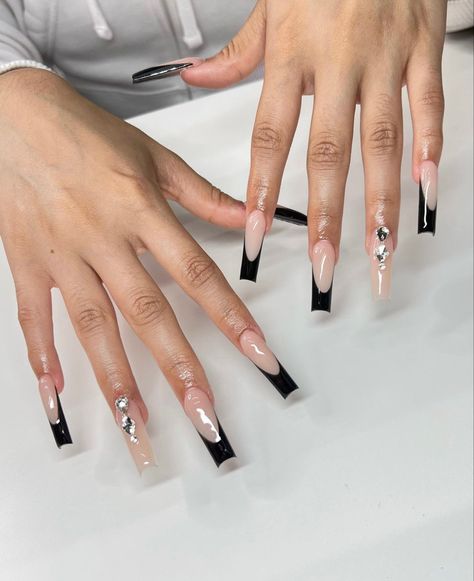 French Tip Nail Art Designs, Tip Nail Art Designs, White And Black Nails, Black French Tip Nail, Black French Tip, French Tip Nail Art, Black French Tips, Simple Acrylic, Beige Nails