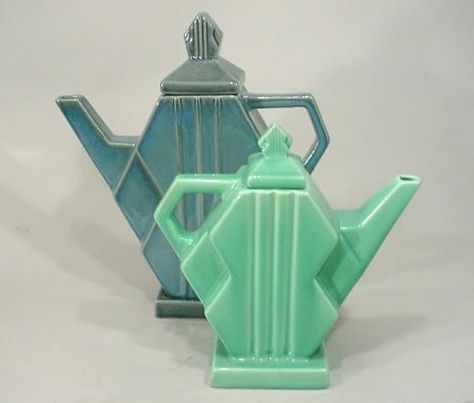 Art Deco teapots Art Deco Teapot, Arte Art Deco, Green Art Deco, Art Deco Inspiration, Deco Decor, Teapots And Cups, Art Deco Stil, Estilo Art Deco, Art Deco Furniture