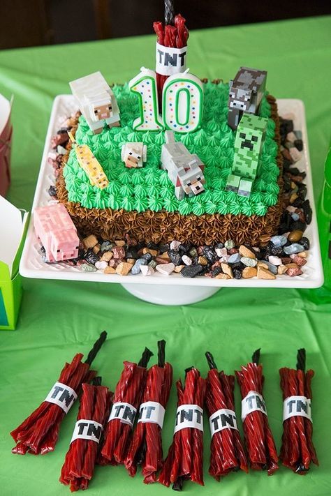 Minecraft Ice Cream Cake, Minecraft Theme Cake, Pastel Minecraft, Diy Minecraft Birthday Party, Bolo Minecraft, Minecraft Party Decorations, Minecraft Birthday Cake, Minecraft Theme, Simple Birthday Party