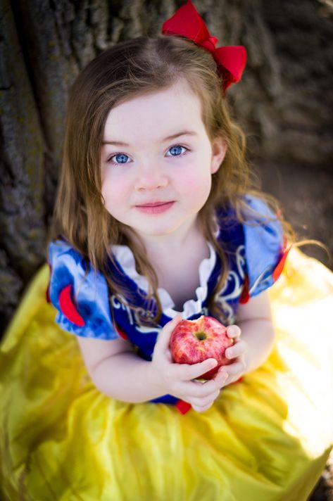 Snow White Snow White Photoshoot, Snow White Photography, Snow White Pictures, Snow White Photos, Minnie Mouse Tutu Dress, Snow White Cosplay, Princess Photo Shoot, 2nd Birthday Photos, Snow White Birthday Party