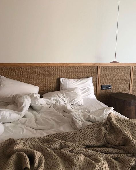 aesthetic white brown beige gray minimalism minimalist simple scandinavian design flat apartment home decor bedroom messy bed pillows blankets cozy autumn fall Bedroom Inspirations Brown, Blankets Cozy, Messy Bed, Fall Bedding, Flat Apartment, Bamboo Bedding, Apartment Aesthetic, Teen Room Decor, Beautiful Interior Design