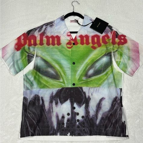 Palm Angels Alien-Print Cotton Bowling Shirt Button Up White Green Red Multi Men’s Eu 46/Us 36/Small. New With Tags. Weird Fashion Men, Jamaica Outfits Men, Trash Clothing, Crazy Prints, Garage Shirt, Alien Clothes, Jamaica Outfits, Bleaching Clothes, Alien Shirt