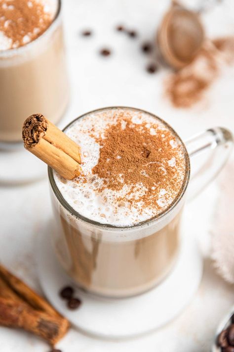 Cinnamon Milk Tea, Cinnamon Roll Coffee, Banana Milkshake Recipe, Wine Slushies, Homemade Coffee Drinks, Cinnamon Dolce Latte, Desserts For Two, Cinnamon Dolce, Copycat Starbucks Recipes