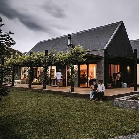 Modern Barn House, Shed Homes, Barn Style House, Modern Barn, Barndominium Ideas, Dream House Exterior, The Grass, Barndominium, Barn House