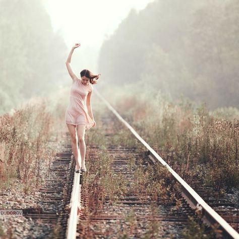 Train Track Poses, Amelia Aesthetic, Railroad Photoshoot, Enchanted Forest Prom, Train Tracks Photography, Girl Train, Senior Photo Poses, Outdoor Pictures, Railroad Photography