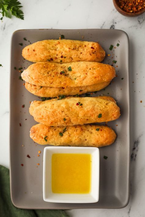 Cottage Cheese breadsticks Cheese Breadsticks, Cheese Garlic Bread, Cheese Bread Sticks, Breadsticks Recipe, Pesto Dip, Bread Sticks Recipe, Cheese Bagels, Garlic Cheese Bread, Cottage Cheese Recipes