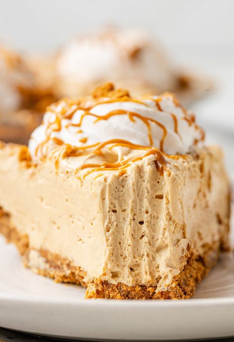 No Bake Cookie Butter Pie (Biscoff Cream Pie with Speculoos) Biscoff Cookie Pie Recipe, Thanksgiving Cream Pie, No Bake Cookie Pie, Biscoff Cookie Butter Pie, Cookie Butter Mousse, Biscoff Pie Recipes, Cookie Butter Pudding, Cookie Butter Pie Recipes, Oatmeal Cream Pie Dessert