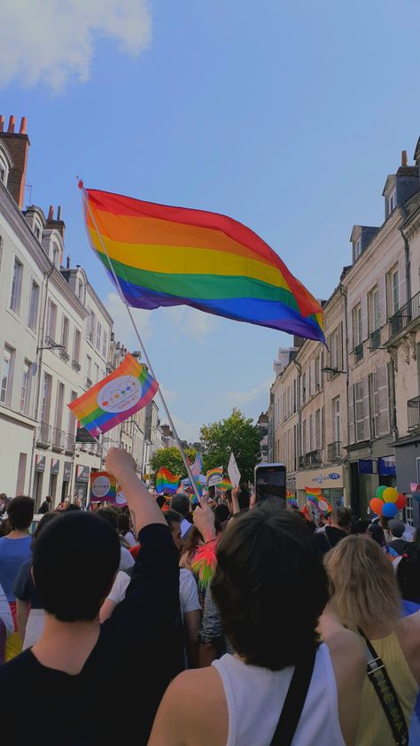 Queer Pride Aesthetic, Gay Pride Aesthetic, Boyfriend Vibes, Pride Aesthetic, Pride Event, Pride Design, Gay Pride Parade, Bi Panic, Lgbt Love