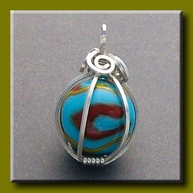 From StudioHeath Jewelry, comes this very intensive wire wrapping tutorial for a cage pendant.  Once you learn the basics, you could personalize this with various wires, guages and things you ̵… Marble Jewelry, Diy Collier, Pendant Tutorial, Wire Wrap Jewelry, Wire Work Jewelry, Wrap Jewelry, Jewelry Making Ideas, Work Jewelry, Jewelry Making Tutorials