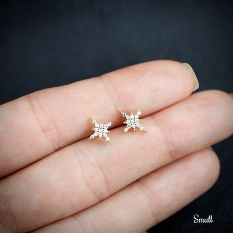 Gold Starburst, Diamond Cluster Earrings, Star Earrings Stud, Gold Earrings Designs, Classic Jewelry, Cluster Earrings, Small Earrings, Diamond Cluster, Jewelry Patterns