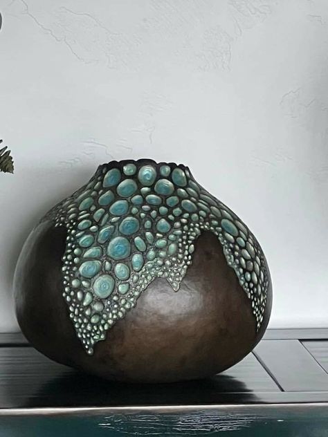 Raku Project Ideas, Ceramic Totems Ideas, Ceramic Vessel Shapes, Organic Ceramic Forms, Raku Sculpture Ideas, Raku Ceramics Ideas, Slab Built Pottery, Christian Easter Decorations, Raku Ware