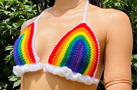 Wear it to Pride events, music festivals, beach parties, or later it under sheer tops for a bold fashion statement. This versatile piece pairs well with high-waisted jeans, shorts, or skirts, allowing you to create endless stylish looks. Crochet lovers, handmade with love, fashion accessories, pride parade, equality, diversity, colorful fashion, trendy style, unique design, fashionable, comfortable fit, summer fashion, body positive, self expression, proud and visible, celebrate love Rainbowcore Fashion, Crochet Bathing Suit Top, Cloud Crochet, Pride Crochet, Tops A Crochet, Crochet Bralette Top, Rainbow Beauty, Lgbtq Clothing, Celebrating Diversity