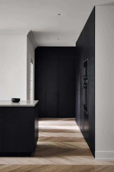 Mont Royal Montreal, Oak Parquet Flooring, Black And White Interior, Oak Panels, Black Furniture, Press Kit, Open Layout, Loft Apartment, Parquet Flooring