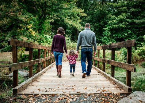 Mom Dad And Toddler Photoshoot, Mom Dad And Son Pictures, Western Family Photos, Birthday Photoshoot Ideas Boys, Photography Practice, 2nd Birthday Photos, Fam Pics, Dad Pictures, Family Photoshoot Poses