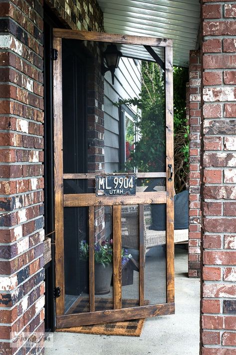 Learn how to build a custom wood DIY screen door from scratch! Features pet screen and how to build with a Kreg Jig pocket hole maker. Rustic Screen Door, Wood Walkway, Wooden Screen Door, Wood Screen Door, Diy Screen Door, Diy Screen, Brown Doors, Fresh Farmhouse, Wood Screens