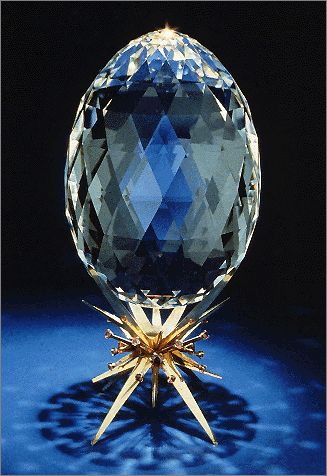 A 7,000ct. Quartz Egg     From Brazil, this highly Faceted Rock Crystal (quartz) egg is 7,000 carats! Quartz, in its many forms, colors, varieties and possible uses, is the most diverse Natural substance known. Colorless or transparent Quartz is called Rock Crystal. Smithsonian's National Museum of Natural History. Crystal Egg, Egg Art, Mineral Collection, Minerals And Gemstones, Rocks And Gems, Precious Gems, Bijoux Diy, Gems And Minerals, Rock Crystal