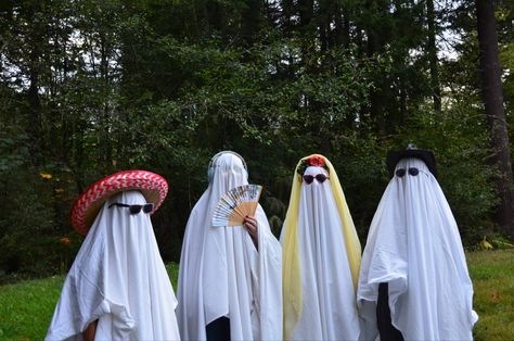 4 Ghost Friend Aesthetic, Ghost Aesthetics, Sheet Ghosts, Eid Photography, Ghost Photo, Ghost Photoshoot, Disney Princess Funny, Ghost Halloween Costume, Sheet Ghost