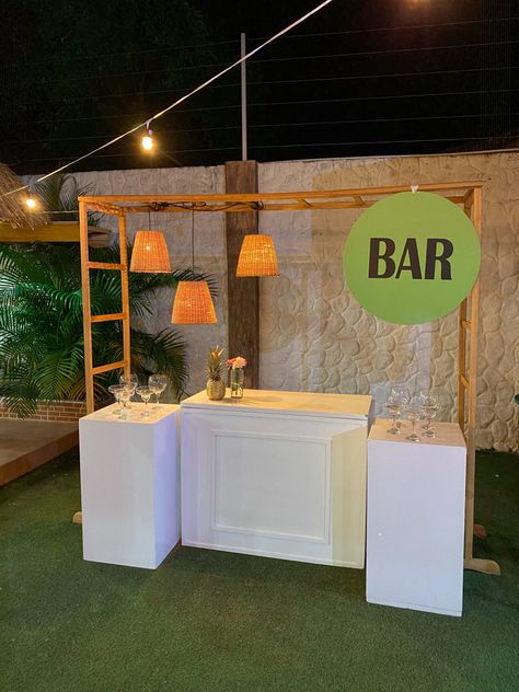 Wedding Mini Bar, Mobile Bar Design Layout, Makeshift Bar For Party, Boho Mobile Bar, Pop Up Bar Ideas, Diy Bar Party, Diy Portable Bar, Diy Mobile Bar, Bar For Party