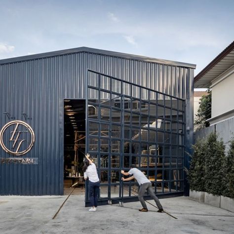 Warehouse Office Design Exterior, Gym Building Design Exterior, Industrial Warehouse Exterior, Warehouse Design Architecture, Modern Warehouse Design Exterior, Small Warehouse Design, Commercial Metal Building, Modern Warehouse Design, Warehouse Design Exterior