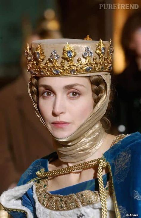 Isabella Of France, Medieval Aesthetic, Medieval Costume, Period Outfit, Medieval Clothing, Medieval Dress, Fantasy Costumes, Medieval Fashion, Historical Costume