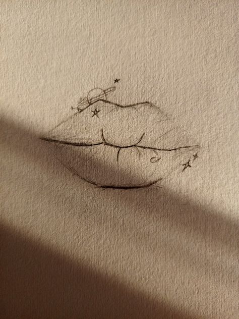 Happy Lips Drawing, Stylized Lips Drawing, Asthetic Drawings Pencil Sketch, Aesthetic Lips Drawing, Pencil Lips Drawing, Lips Pencil Drawing, Preppy Sketches, Lips Drawing Step By Step, Lip Drawings