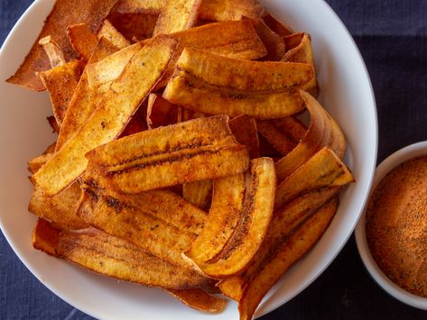 Fried Plantain Chips Recipe, Fried Plantain Chips, Plantain Chips Recipe, Fried Chicken Seasoning, Fried Plantain, Jerk Chicken Recipe, Plantain Chips, Plantains Fried, Chips Recipe