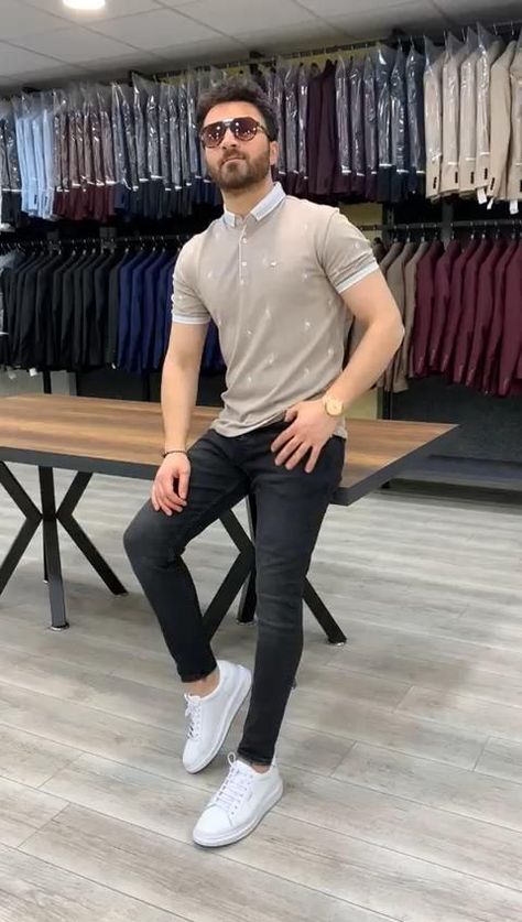 Mens Casual Wedding Attire, Outfit Converse, Tshirt Collection, Casual Wedding Attire, Carmel Brown, Men's Shirts And Tops, Mens Shorts Outfits, Formal Men Outfit, Mens Summer Outfits