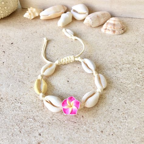 Shells Bracelet, Bracelet Seashell, Cowrie Shell Bracelet, Island Chic, Seashell Bracelet, 2000s Pink, Surf Jewelry, Mermaid Vibes, Beachy Jewelry