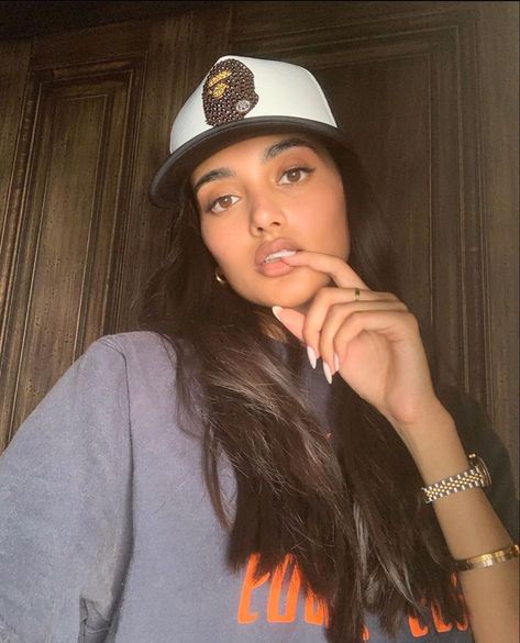 Neelam Gill Aesthetic, Neelam Gill, Ava Gardner, Brunette Woman, Arabian Nights, Actors, Instagram Photos, Photo And Video, Instagram Photo